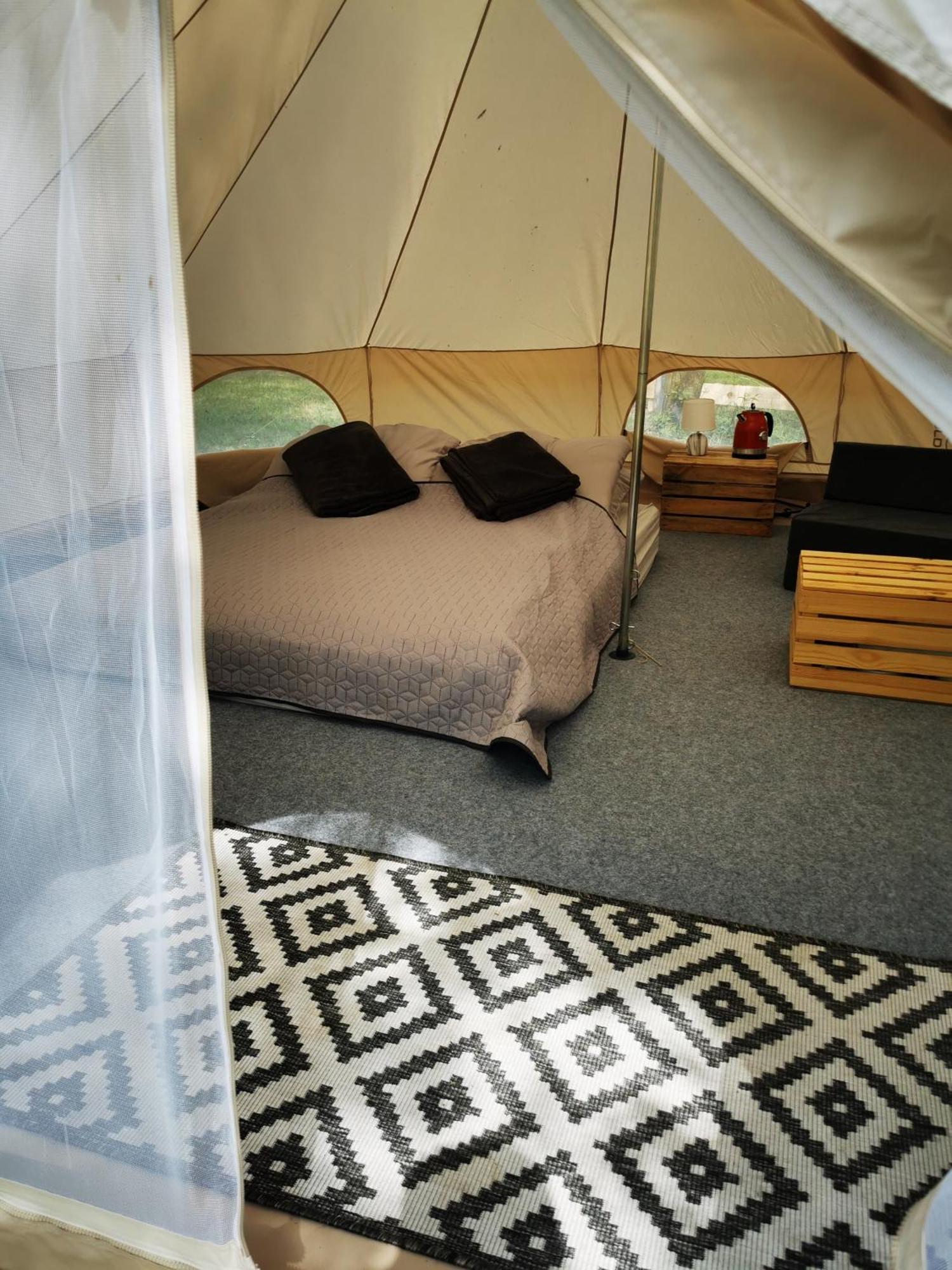 Glamping Kaliska Hotel วอคอฟ ภายนอก รูปภาพ